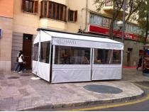 PORTERIA CON TOLDO EXTENSIBLE